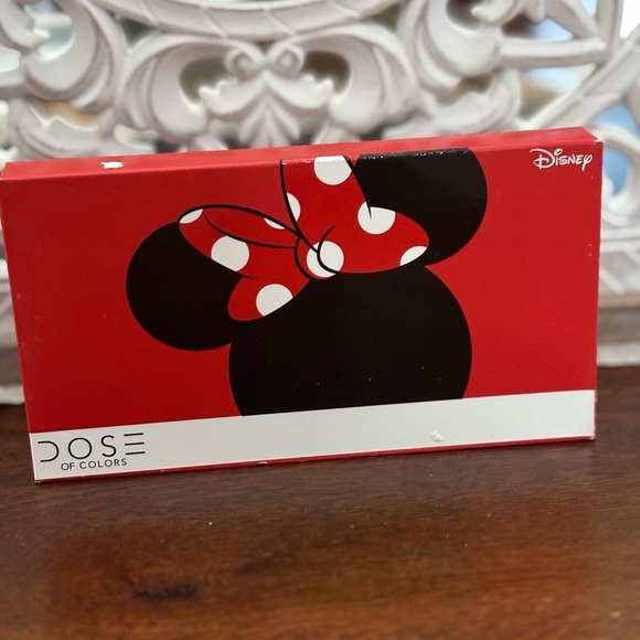 Disney Dose of Colors Minnie Mouse Eyeshadow Palette - Picture 8 of 8